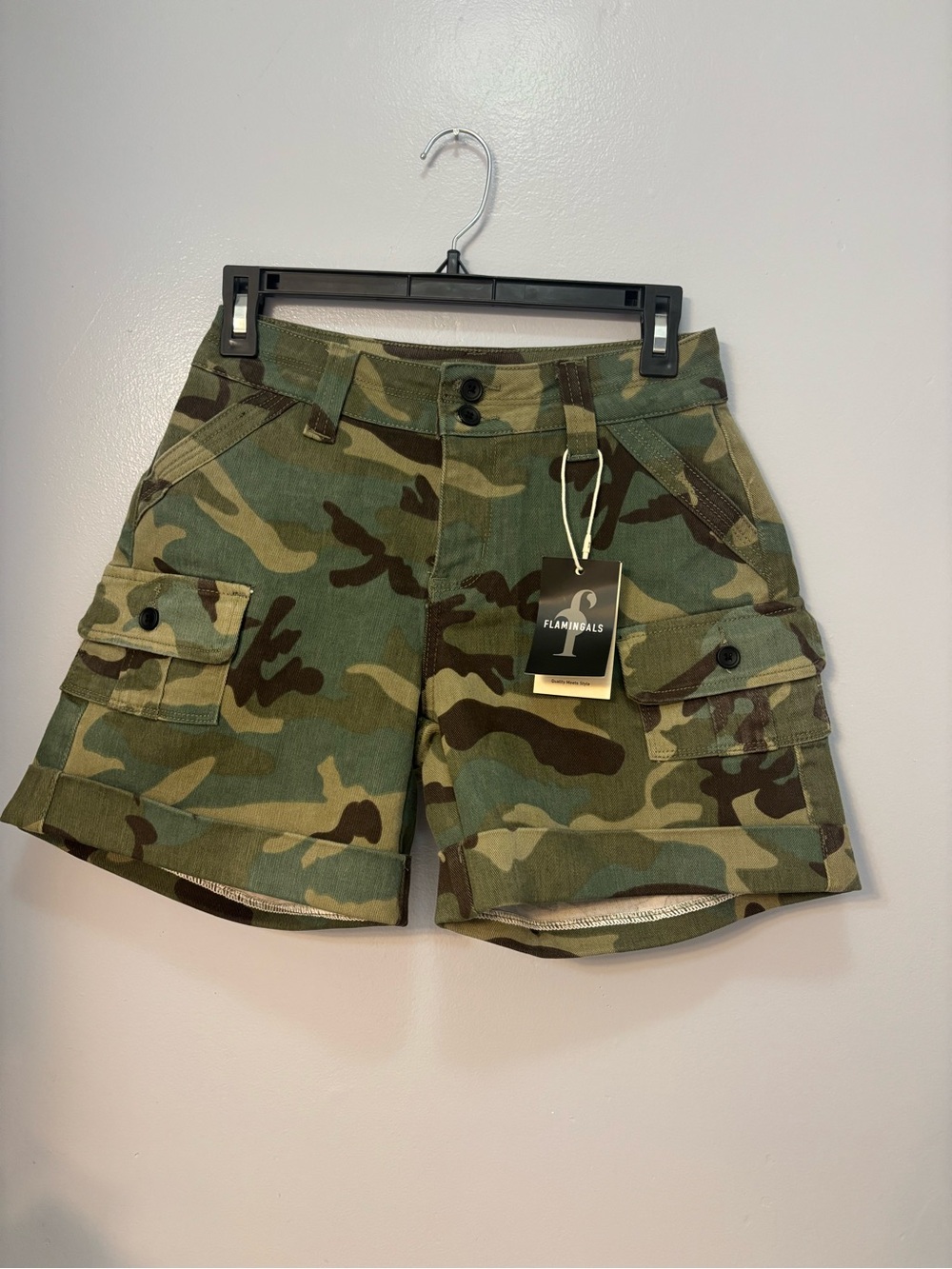 Flamingals Camo Print Roll Hem Flap Pocket Mid Rise Cargo Shorts Sz XS(0-2) NWT